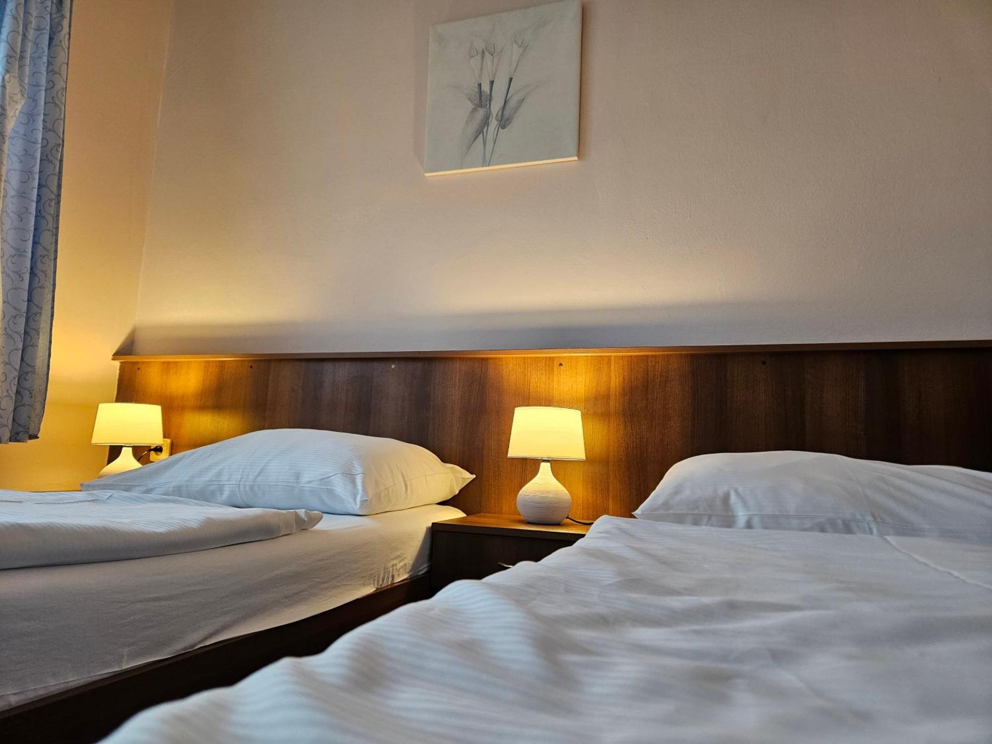 Hotel Trim Pardubice Exterior foto