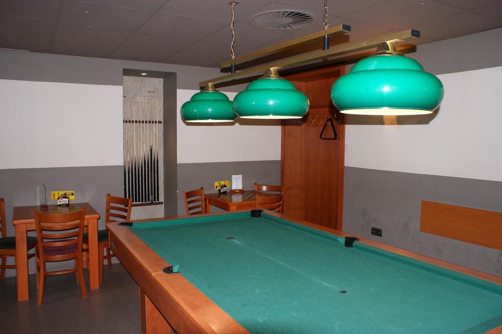 Hotel Trim Pardubice Exterior foto