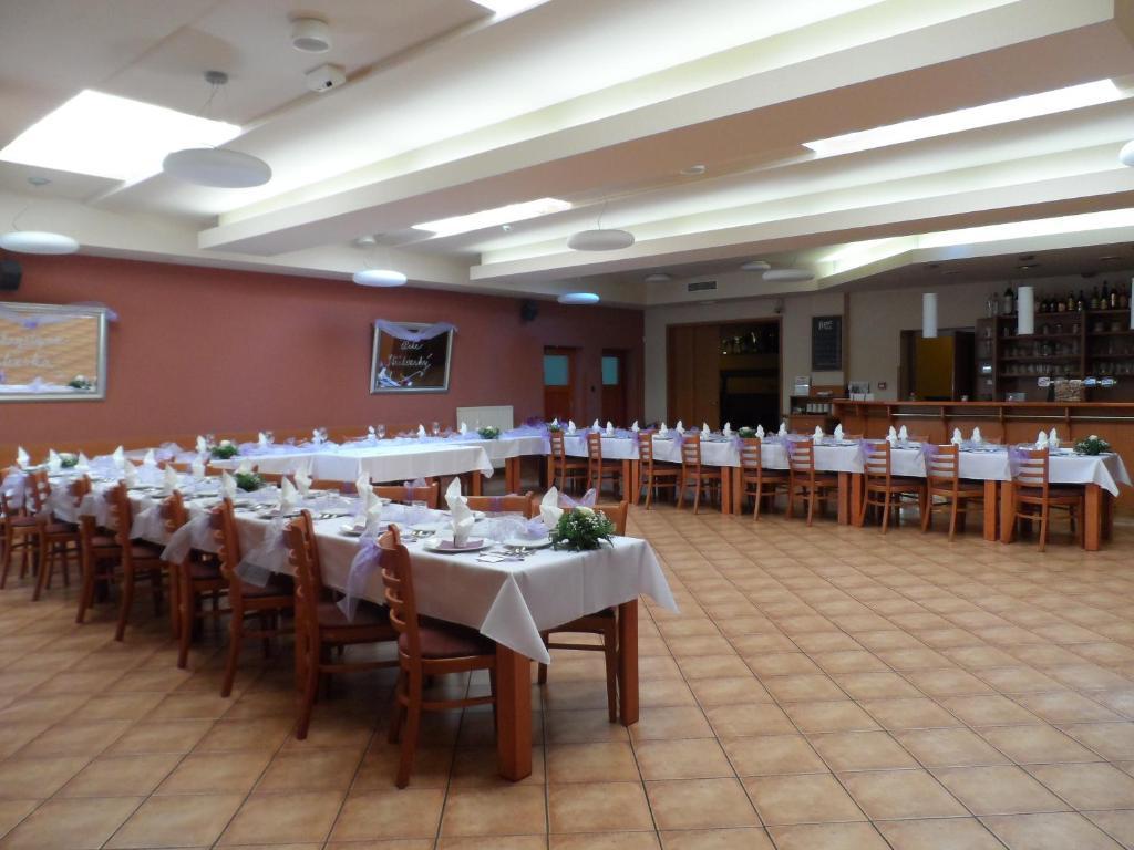 Hotel Trim Pardubice Exterior foto